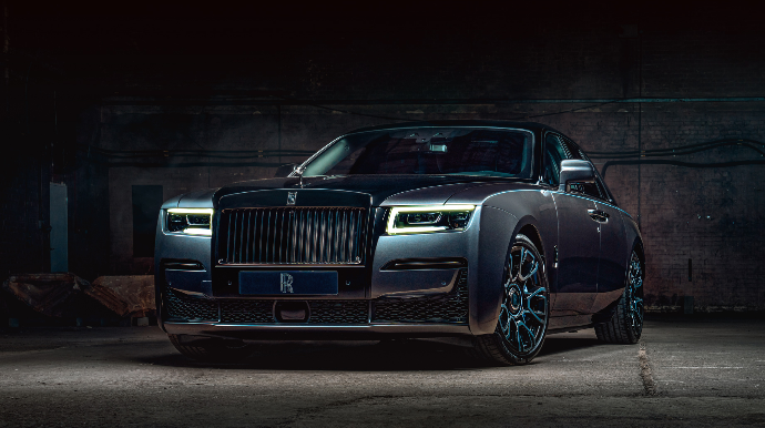 Rolls-Royce Black Badge Ghost отличился мотором и подвеской  - ФОТО