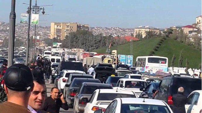 Bakı-Sumqayıt yolunda sıxlıq: Avtomobillərin hərəkəti dayandı   - VİDEO