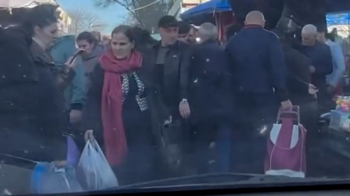 “Vasmoy”da satıcılar hər gün alternativ yolu bağlayır   - VİDEO