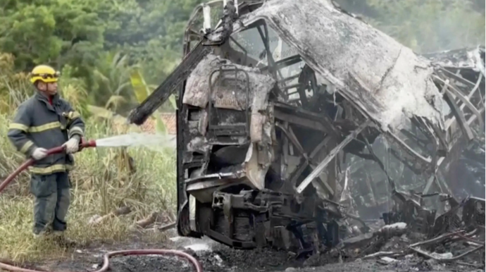 Sərnişin avtobusu aşıb, 17 nəfər ölüb 