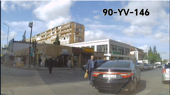 Piyadanı görməzdən gələn sürücü yol vermədən sürüb getdi - VİDEO