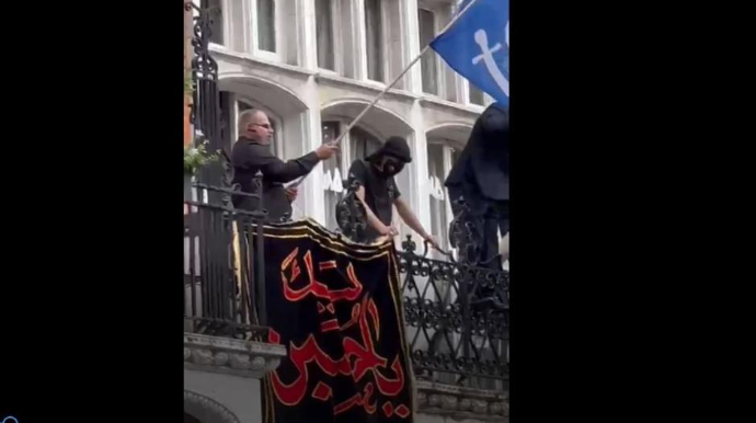 Azərbaycan səfirliyinə hücum oldu  - VİDEO