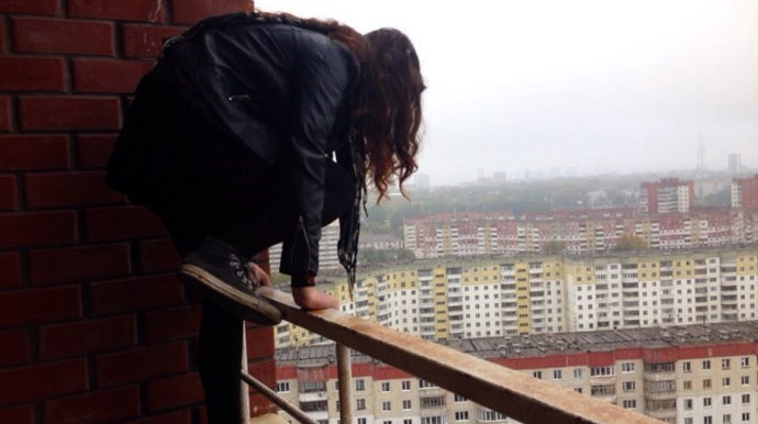 Şəmkirdə imtahanda az bal toplayan 15 yaşlı qız intihar edib 