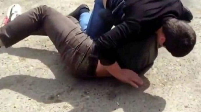 İsmayıllıda ata-oğulla həmkəndlisi arasında dava düşdü: Xəsarət alanlar var 