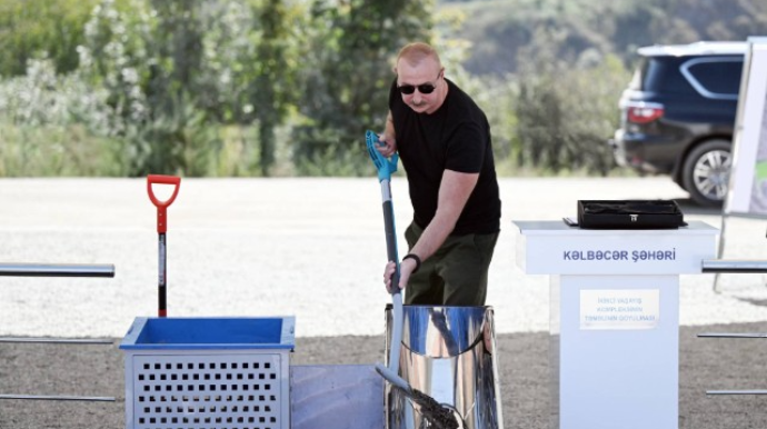 İlham Əliyev Kəlbəcərdə 3-cü yaşayış kompleksinin təməlini qoydu 