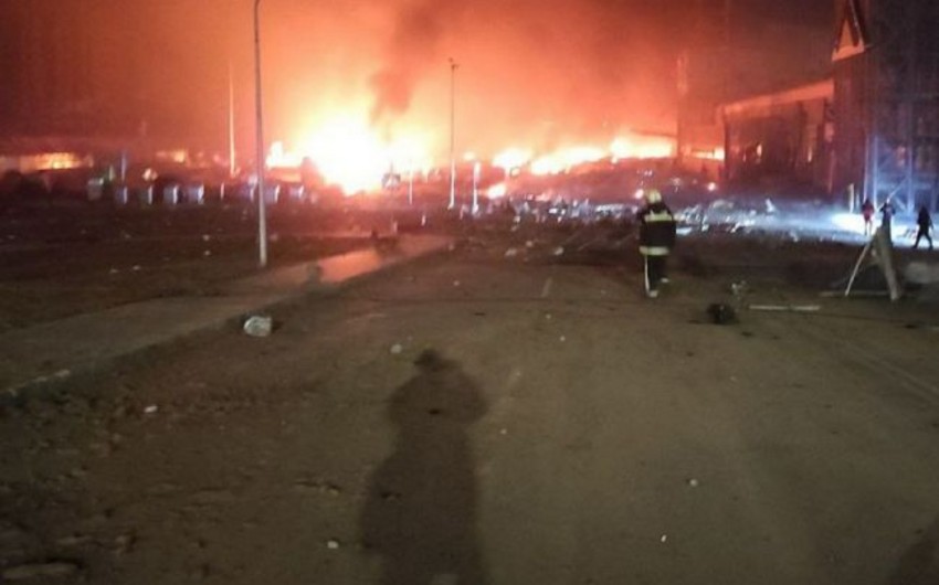 Kiyevə raket zərbəsi nəticəsində ticarət mərkəzində yanğın olub, ölənlər var   - FOTO