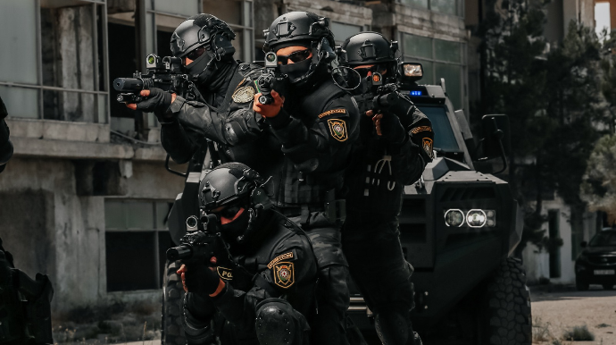 Bakıda "bariqa" qadın və maşınlara qənim kəsilən oğru həbs edildi - ƏMƏLİYYAT - VİDEO 