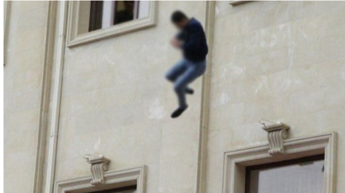 Bakıda kişi 11-ci mərtəbədən yıxılıb öldü 