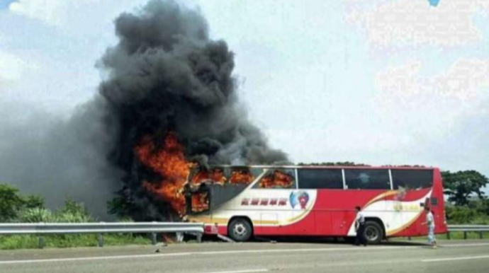 İçərisində 50 uşaq olan avtobus yandı 