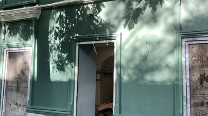 Bakıda tarixi binanın fasadına ziyan vurulub  - VİDEO