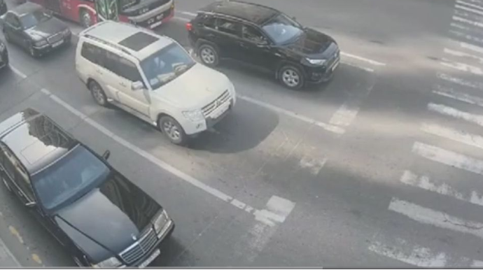 В Баку на одной из улиц устранили проблему транспортных заторов - ВИДЕО 