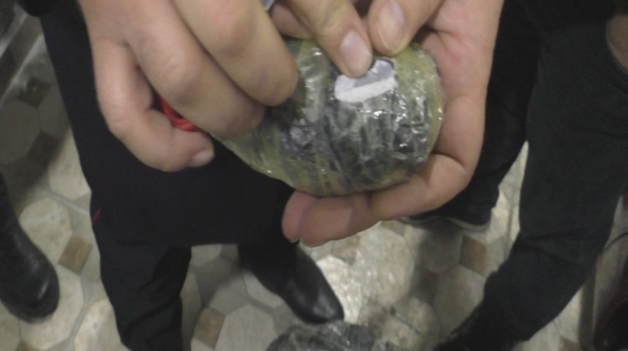 Narkotacirə kuryerlik edən şəxsdən 10 kiloqram narkotik götürülüb  - FOTO - VİDEO