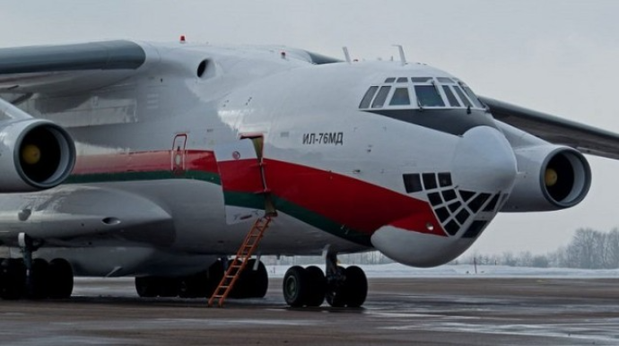 Belarus nümayəndə heyəti İrəvana hərbi təyyarə ilə gəldi 