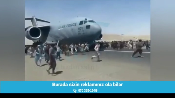 Kabildən qaçan əfqanlar təyyarədən yerə töküldü  - VİDEO