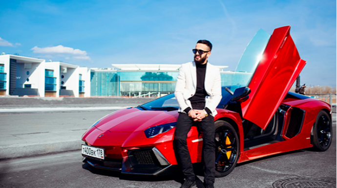 Azərbaycanlı bloqer lüks avtomobilini “OD QİYMƏTİNƏ”  satışa çıxardı - VİDEO   