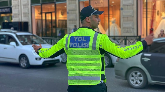Yol polisi sürücü və piyadalara xidməti davam etdirir - FOTO