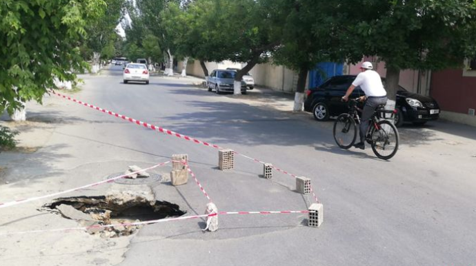Sumqayıtda yol çöküb - FOTO 