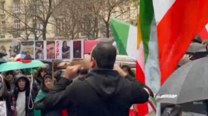 Иранцы во Франции уже 12 недель протестуют против режима мулл - ВИДЕО