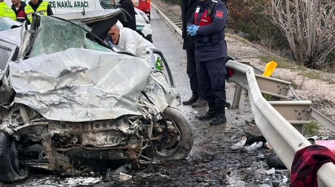 İki avtomobil toqquşub, ölənlər və yaralananlar var - FOTO