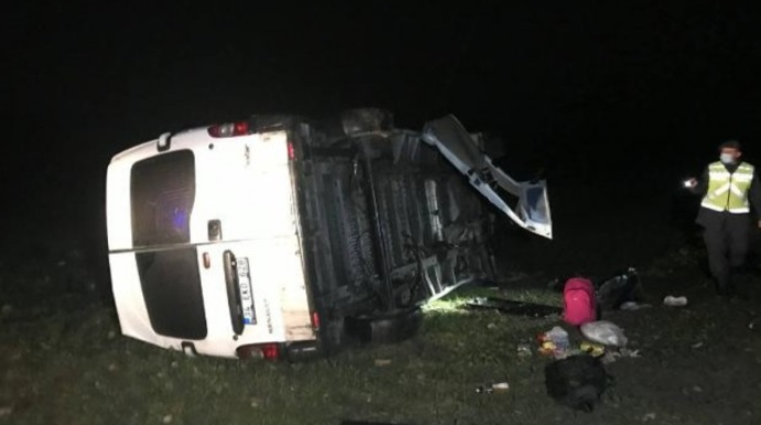 Qanunsuz yolla Türkiyəyə keçən avtobus aşdı - VİDEO 