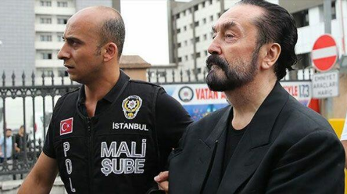 Adnan Oktar  həbsxanada tanınmaz hala düşüb  - FOTO