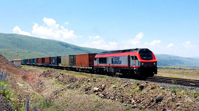 Türkiyə ilə Naxçıvan arasındakı dəmir yolunun istifadəyə veriləcəyi tarix açıqlandı 