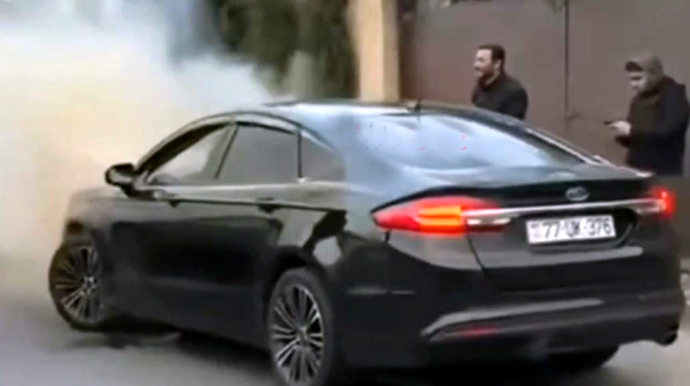 Bakıda "Ford" yanıb - VİDEO 