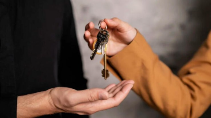 Bakıda falçı evini satan qadının başına oyun açdı - FOTO