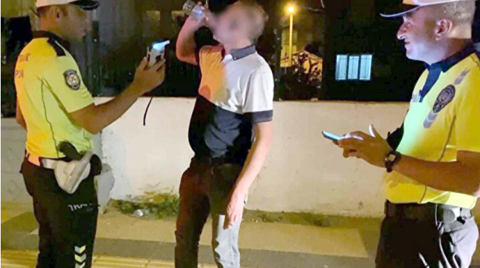 Sərxoş halda mikroavtobus sürən şəxs yol polisini aldatmaq üçün görün nələr etdi; 1300 cərimə - VİDEO 