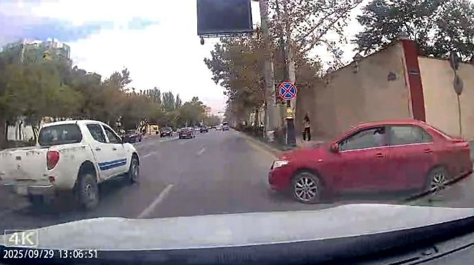 Qaydalardan xəbərsiz qadın sürücü baş yoldakı avtomobilə çətin anlar yaşatdı   - VİDEO