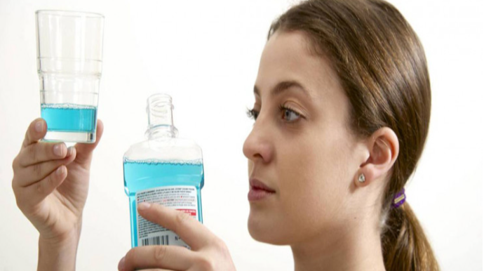 Koronavirus xəstələrinə YENİ TƏKLİF:ağzınızı antiseptiklə yaxalayın 