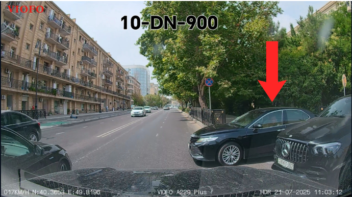 Kəsişmə yerində dayanıb guya yol verir: Bu hərəkətin cəriməsi var - VİDEO
