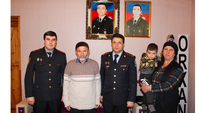 Polis əməkdaşları Vətən müharibəsi şəhidinin ailəsinə baş çəkiblər    - FOTO