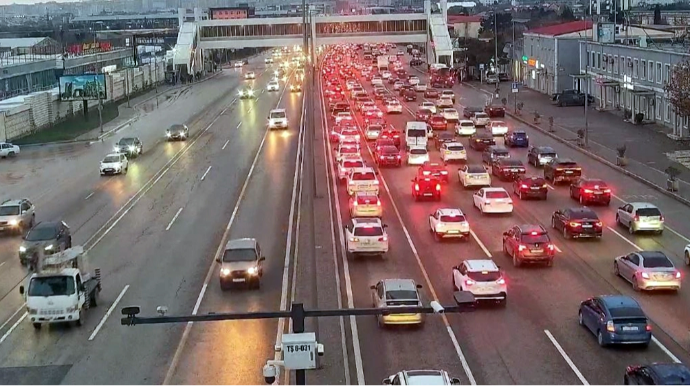 Paytaxtın 27 küçəsində tıxac var - SİYAHI 