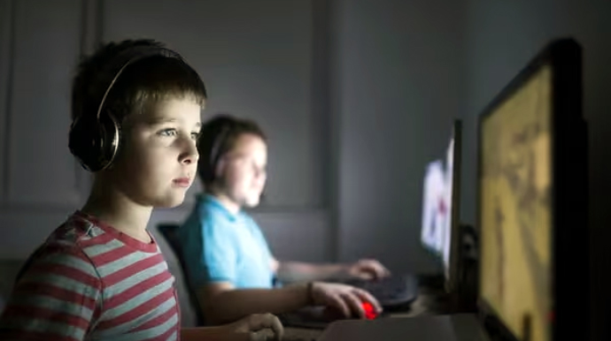 Uşaq neçə saat ekran qarşısında ola bilər? - Yaşa uyğun SAATLAR 