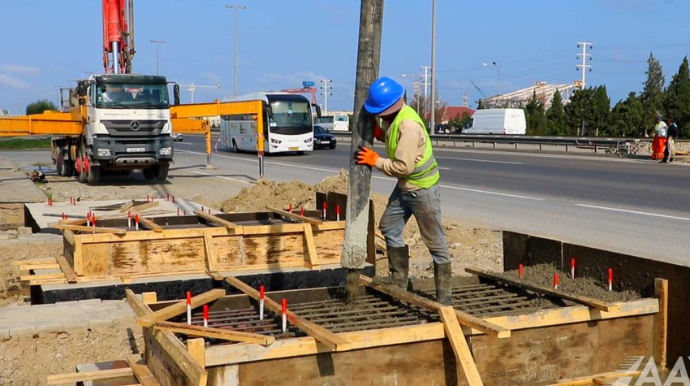 В Азербайджане на магистрали М-2 строится переход - ВИДЕО