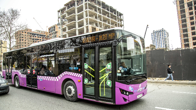 İctimai nəqliyyat və taksi xidmətlərinin hərəkətinə icazə verilir 