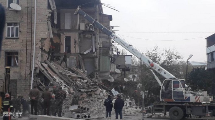 Gəncə icra başçısının müavini: “İki ailə dağıntılar altında qalıb”