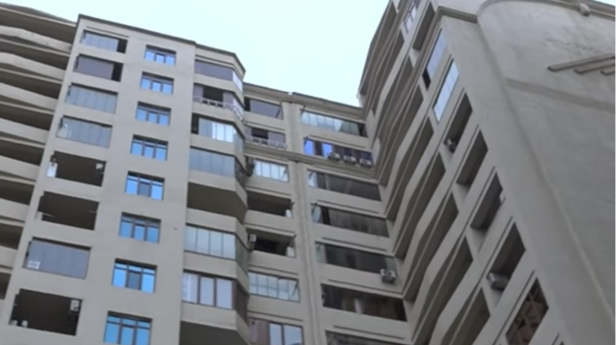 Eyni mənzil bir neçə nəfərə satılıb? - Vətəndaşlar ayağa qalxdılar - VİDEO