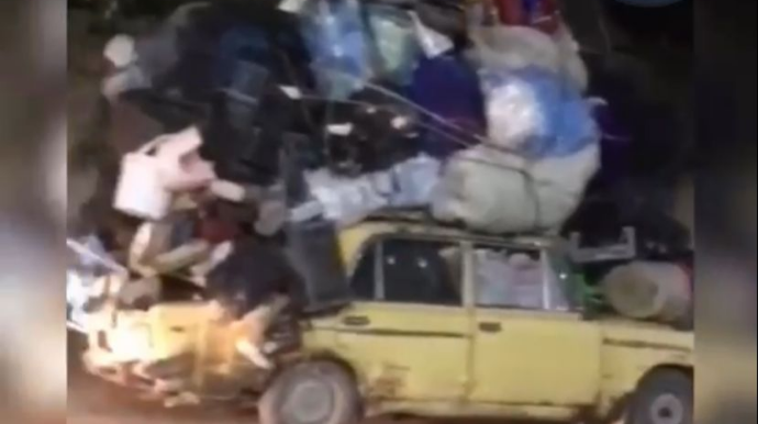 Azərbaycanda minik avtomobilində qeyri-adi formada yük daşıdılar  - VİDEO