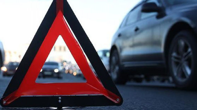 Hacıqabulda minik avtomobili aşıb, 3 nəfər xəsarət alıb