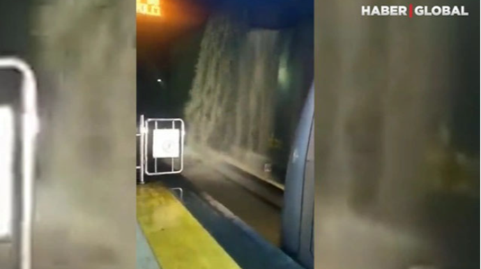 Ankarada metronu sel basdı   - VİDEO