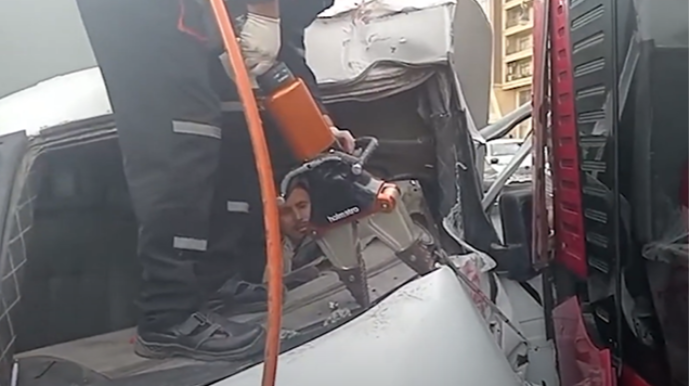 Xətaidə avtobusla avtomobil toqquşdu - VİDEO