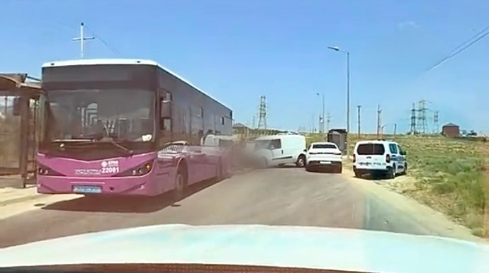 Hövsanda zəncirvari qəza: Yük maşını avtobus və “BYD”ə çırpıldı - VİDEO