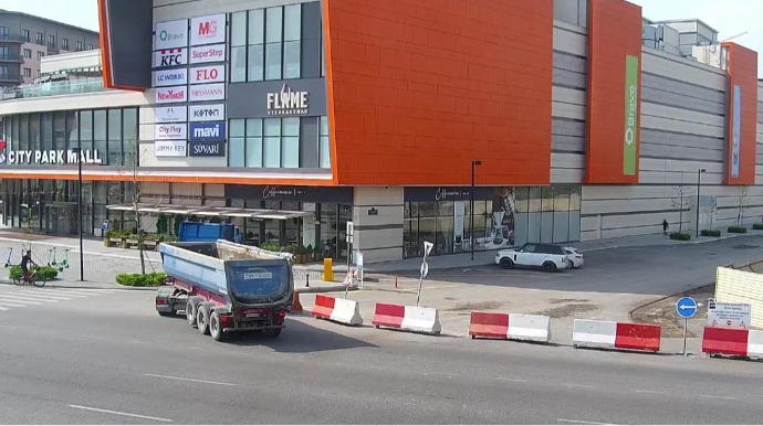 Bir neçə prospektdə avtomobillərin hərəkətinə məhdudiyyət qoyuldu - FOTO