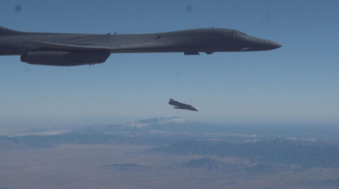 Бомбардировщик США B-1B претендует на гиперзвуковые ракеты