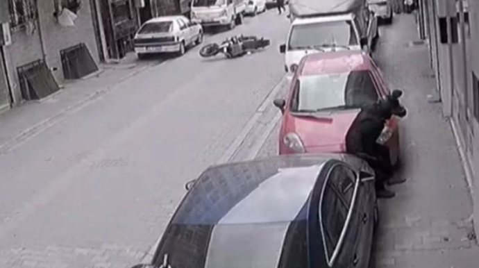 İstanbulda iki dəstə arasında silahlı atışma - ANBAAN VİDEO 