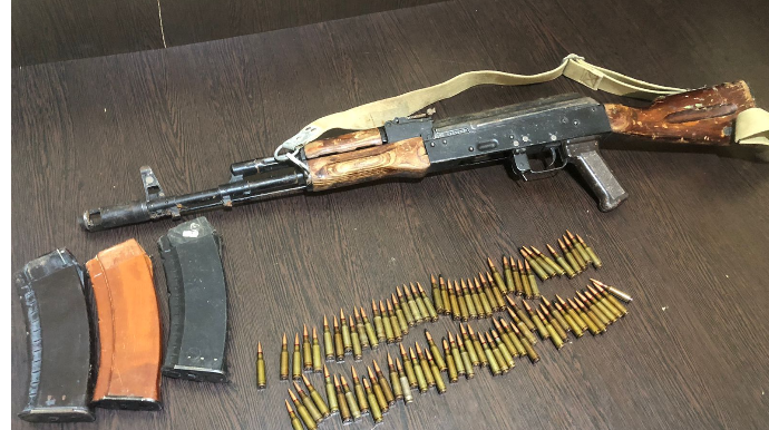 Göyçay sakini avtomatı və 85 patronu polisə könüllü təhvil verib  - FOTO