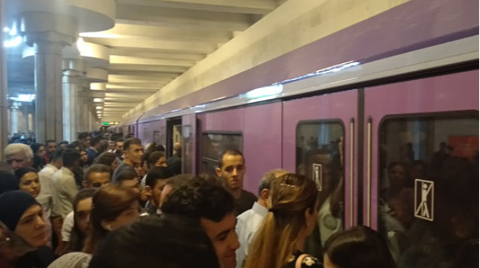 Yerin altında da, üstündə də bitməyən TIXAC: Metroda yay rejimi lazımdırmı?