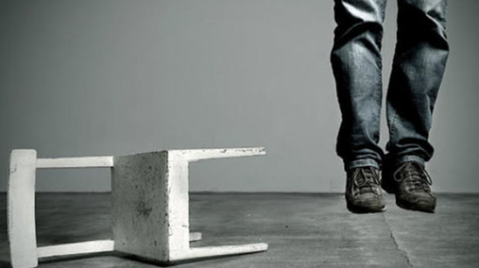 В Гяндже молодой мужчина покончил жизнь самоубийством